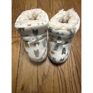 Boutique Fox & Everly  0-9 month crib booties.  NWT!